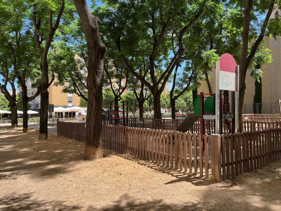 Triana Family Suites Seville Ngoại thất bức ảnh